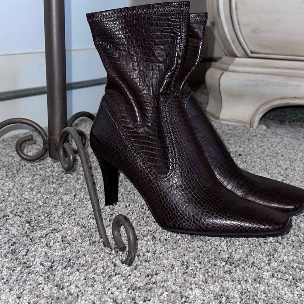 Nine West Dark Brown Textured Heeled Boots